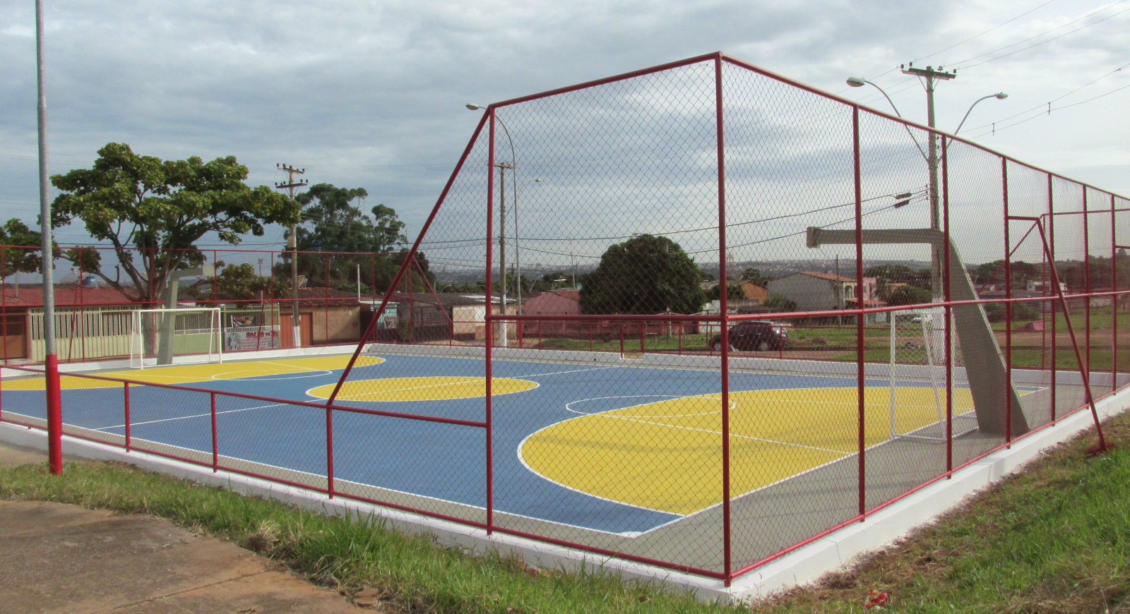 Construção de quadras poliesportivas na cidade estrutural Junior Brunelli